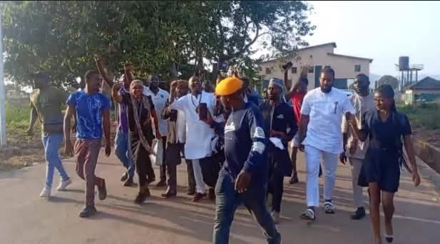 Sowore, Nnamdi Kanu’s Brother Released From Kuje Prison