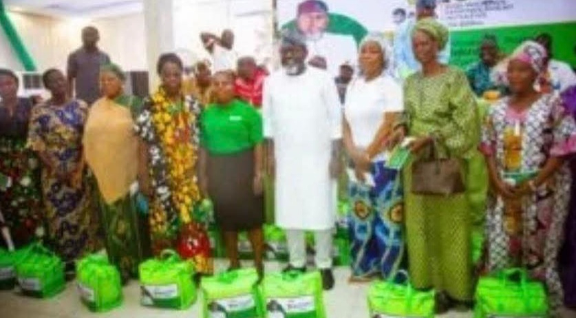 Lawmaker Distributes Food Items